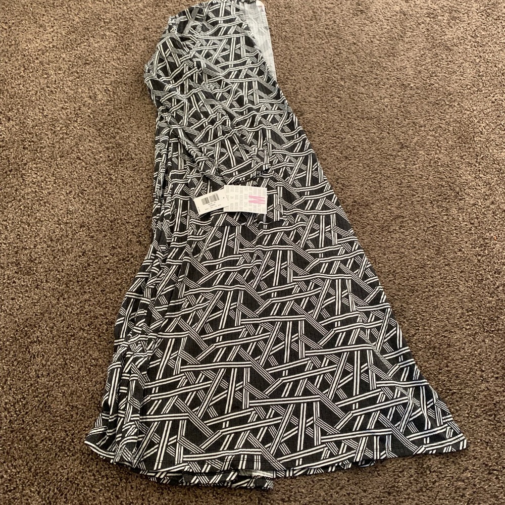 BNWT black and white Sarah Lularoe medium